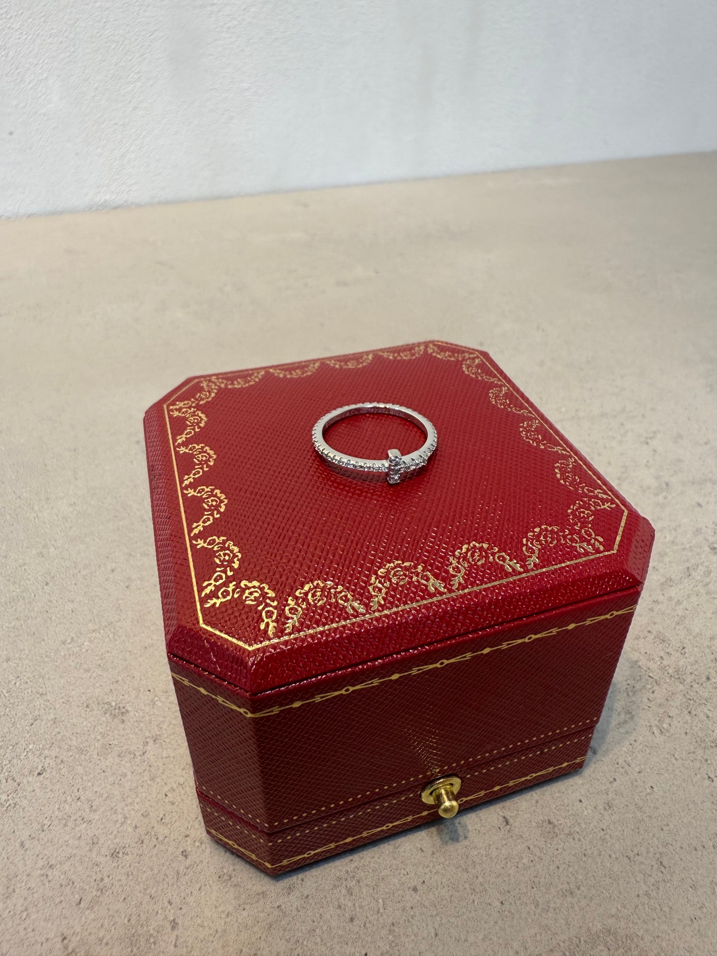 Anillo TIF plateado con zirconias -5181