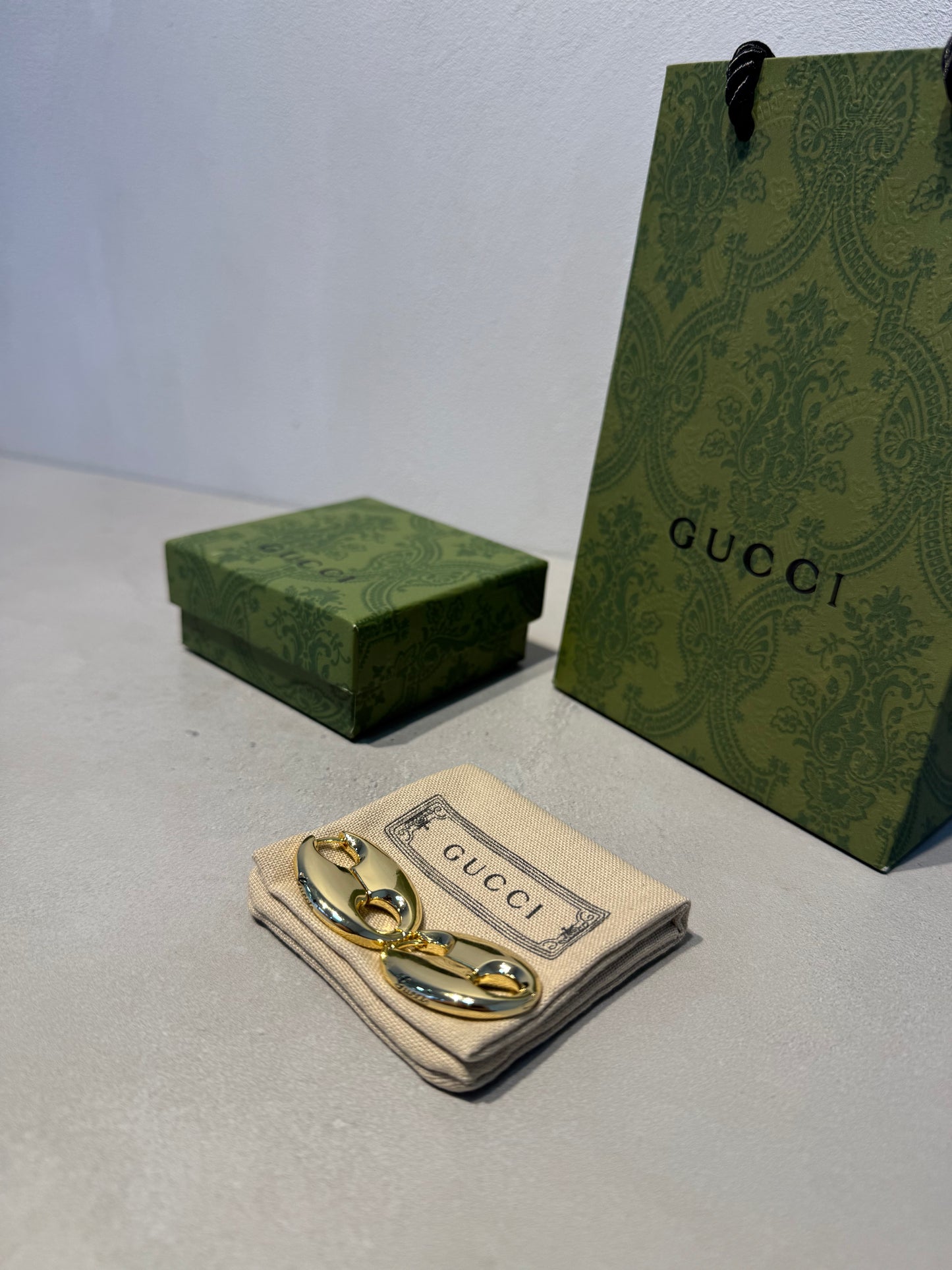 Aretes GG dorados Círculos - 5576