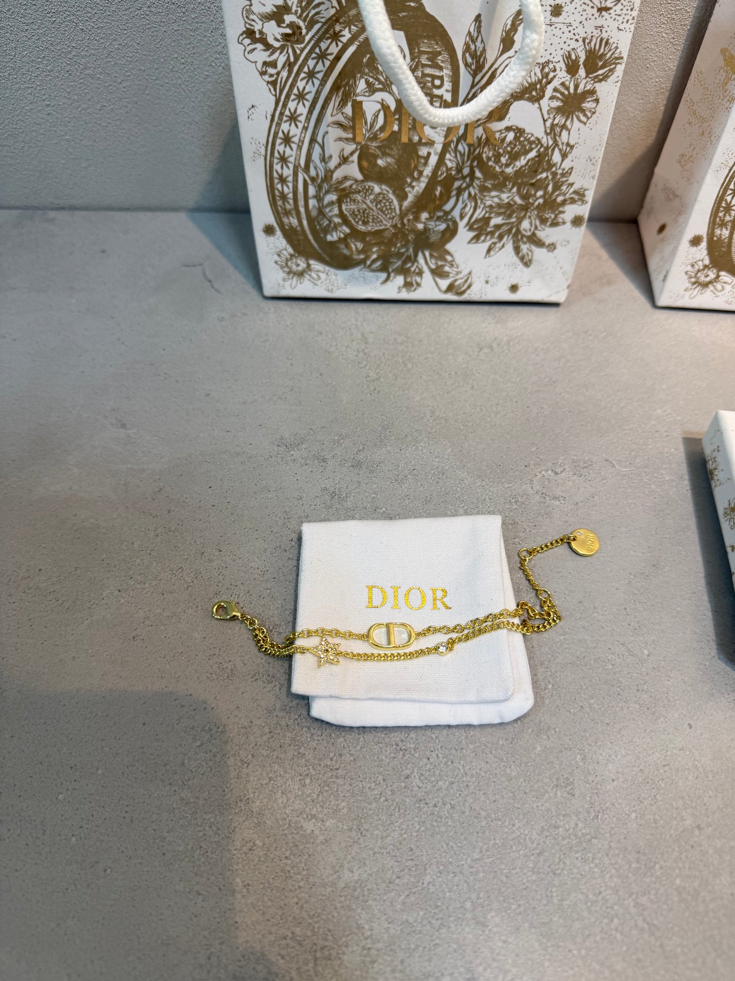 Pulsera CD dorado con estrella