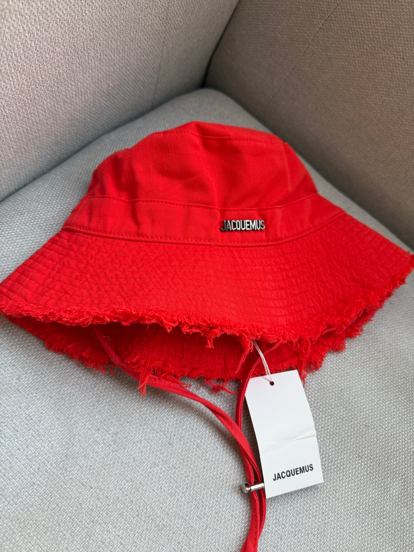 Sombrero Jacquemus rojo