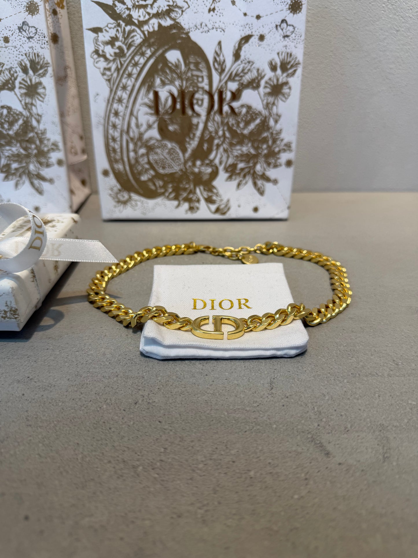 Collar CD dorado