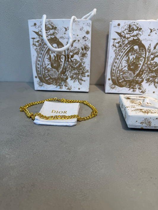 Collar CD logo con diamantes