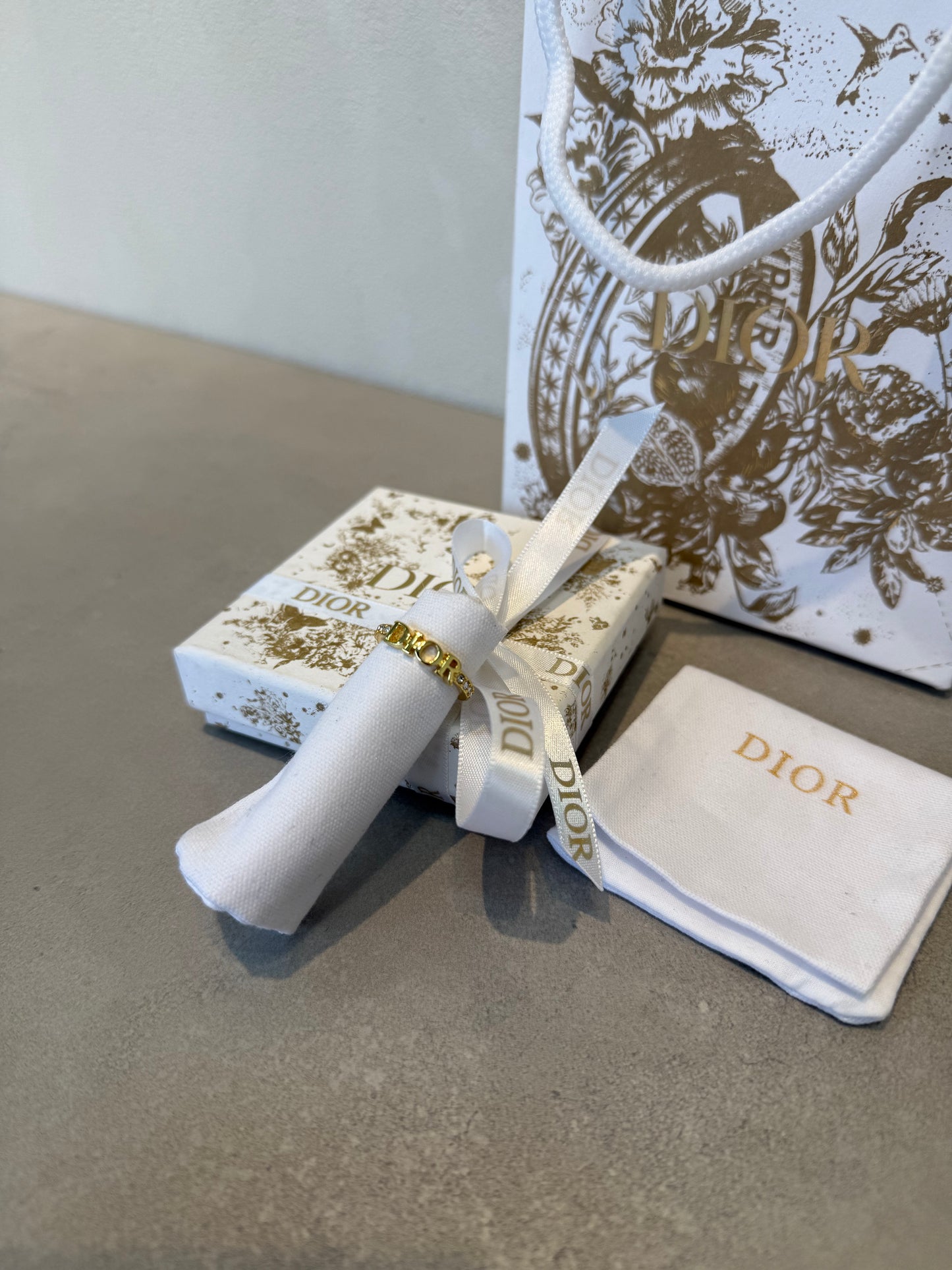 Anillo CD dorados TALLA PENDIENTE