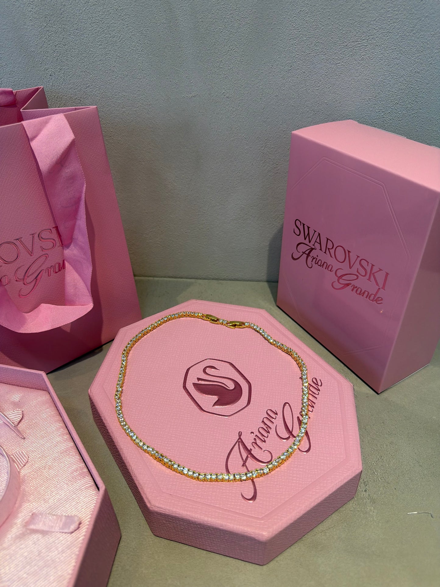 Collar SW dorado delgado 5683
