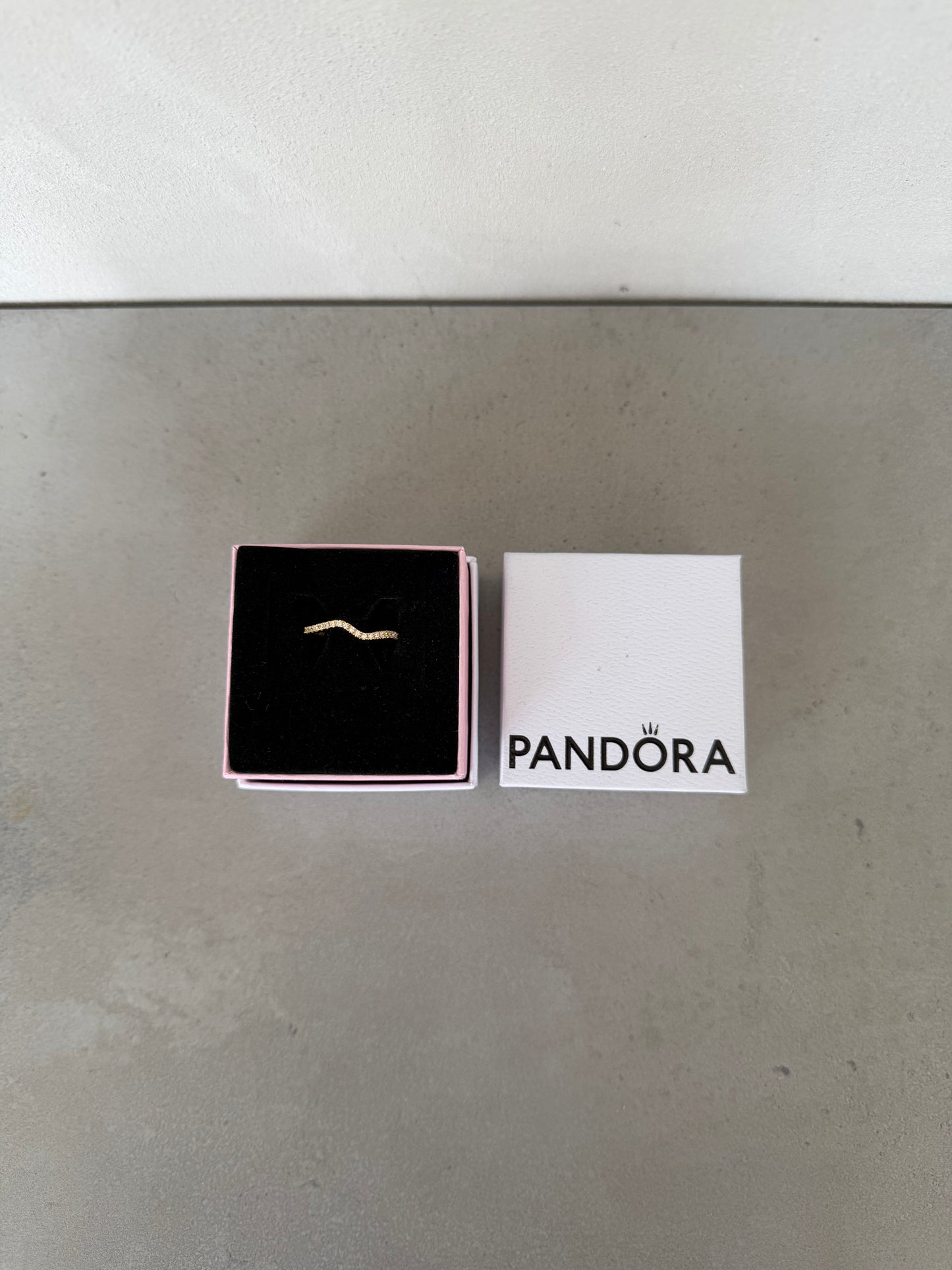 Anillo pandora dorado con zirconias -5254