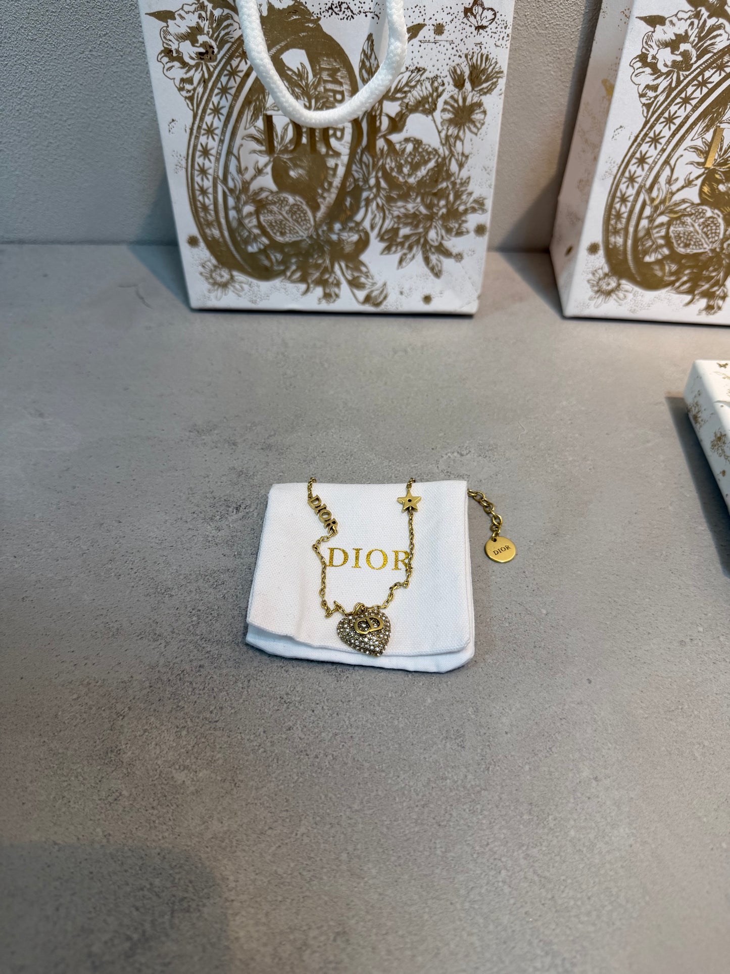 Collar CD corazón con diamantes