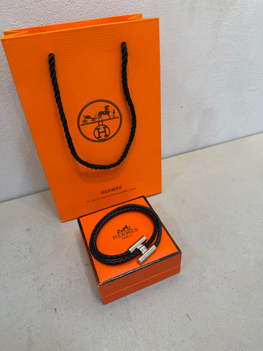 Pulsera HER negra y plata -5267