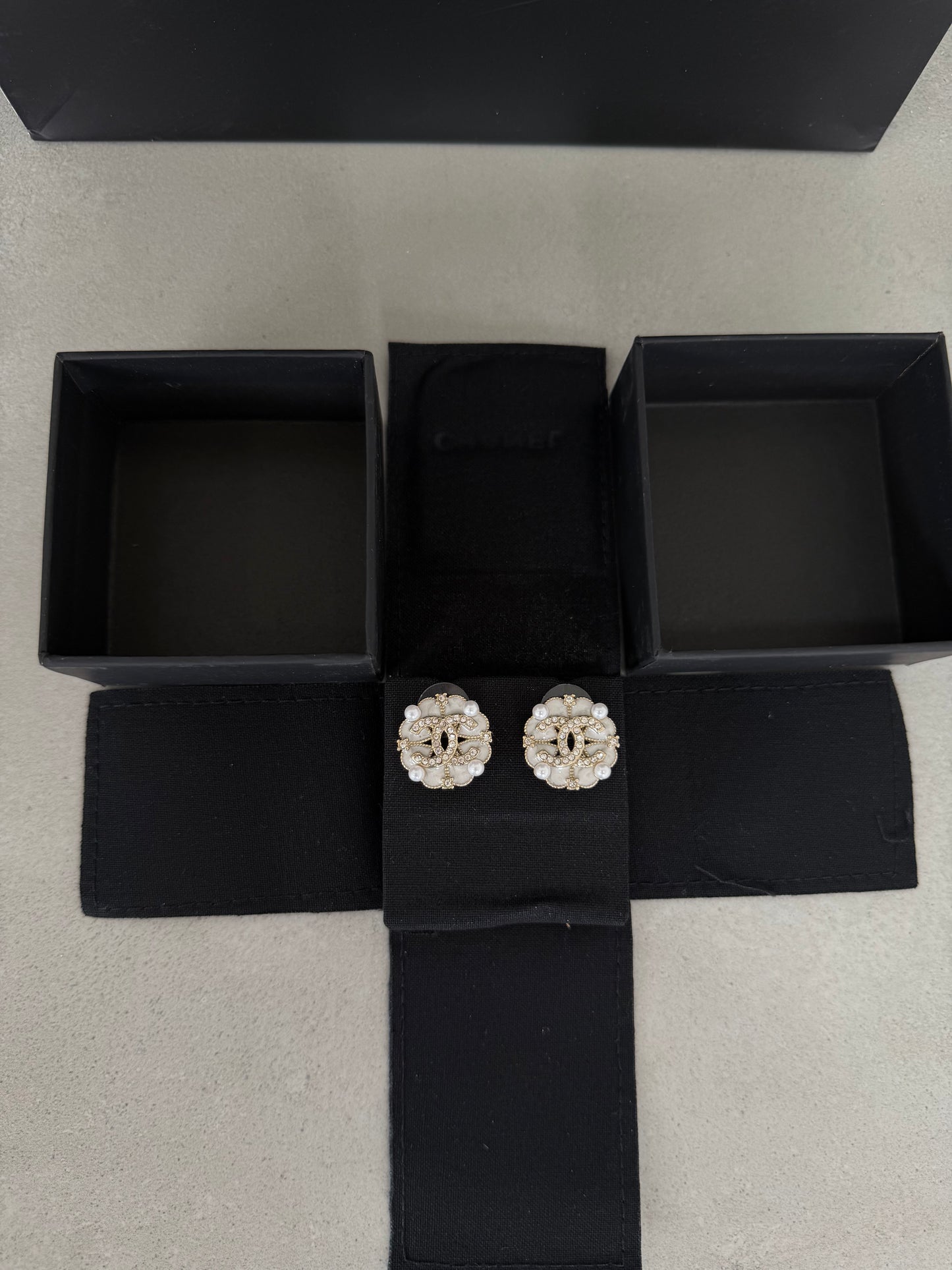 Aretes CC perlas y diamantes