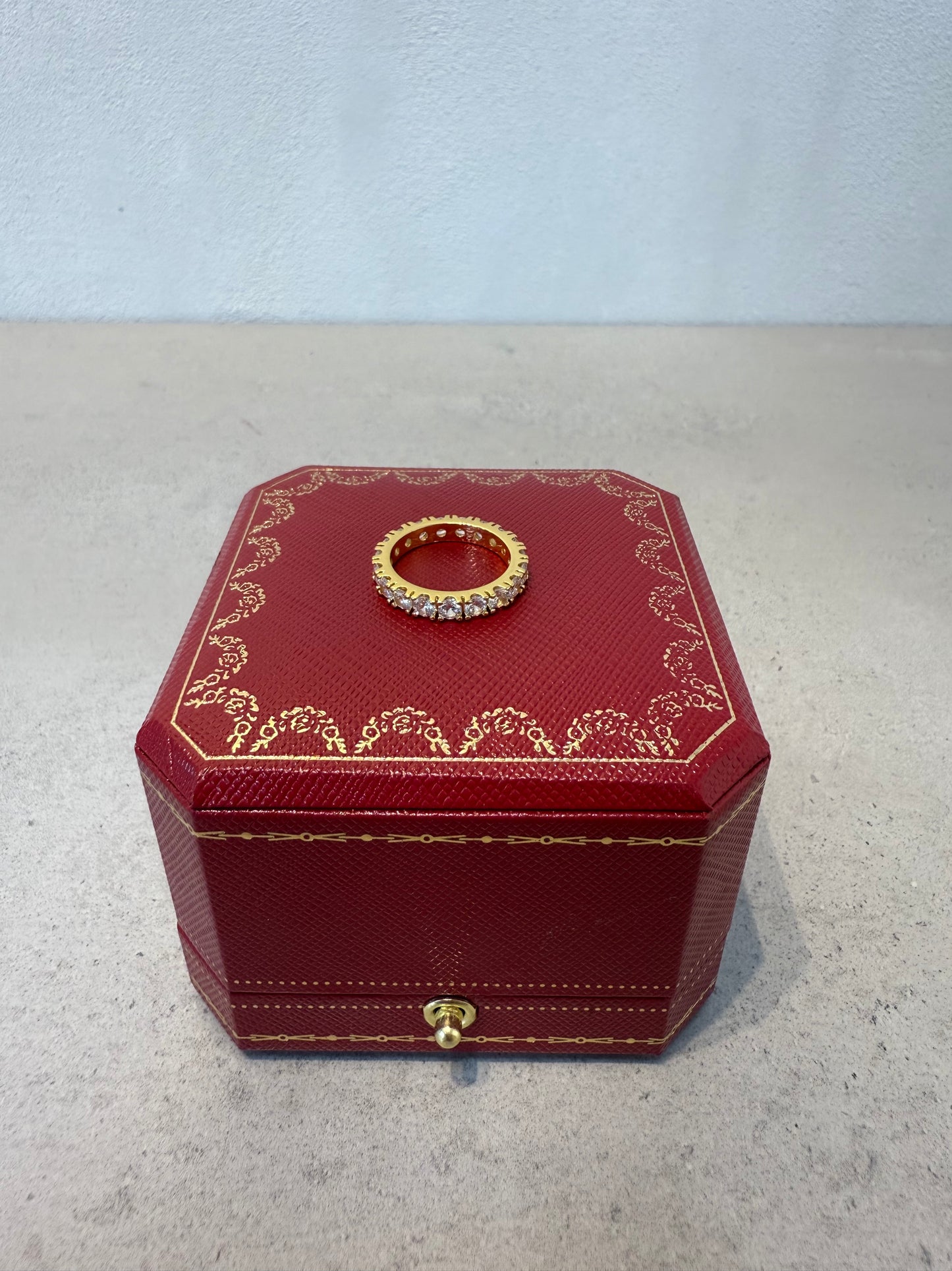 Anillo PAND dorado con zirconias grueso