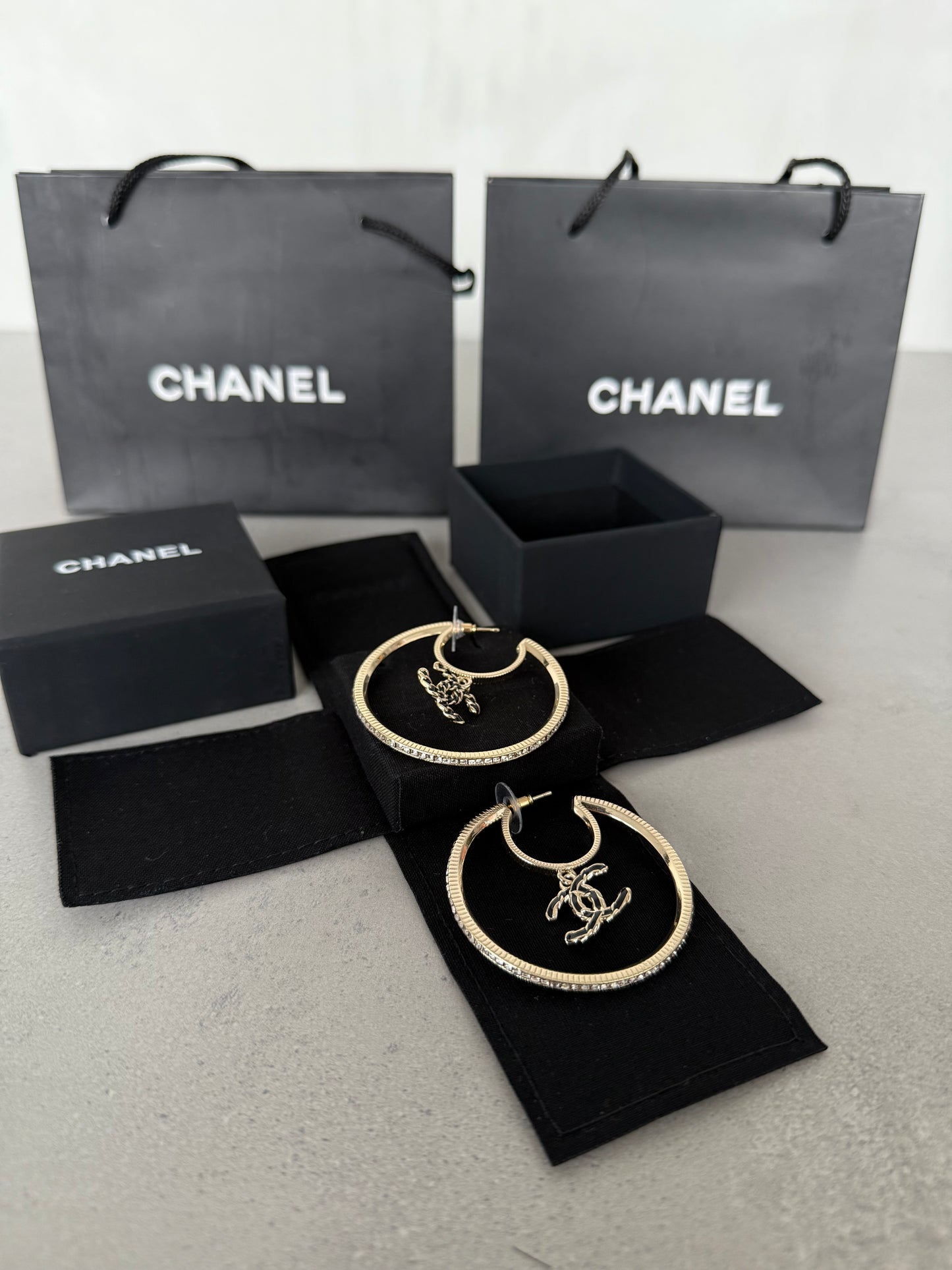 Aretes CC redondos dorados