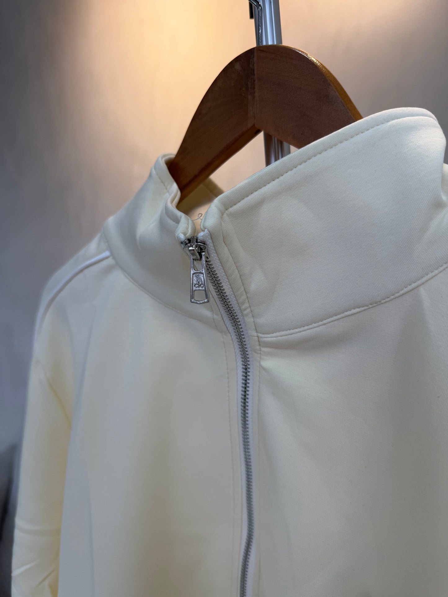 Conjunto alo crema (TALLA M)