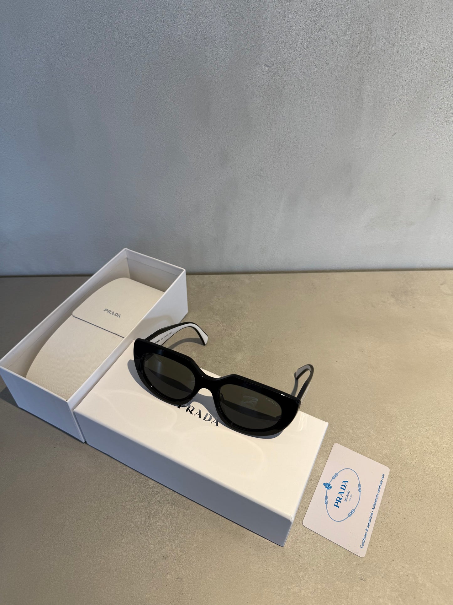 Gafas de sol PR negro y blanco 5670