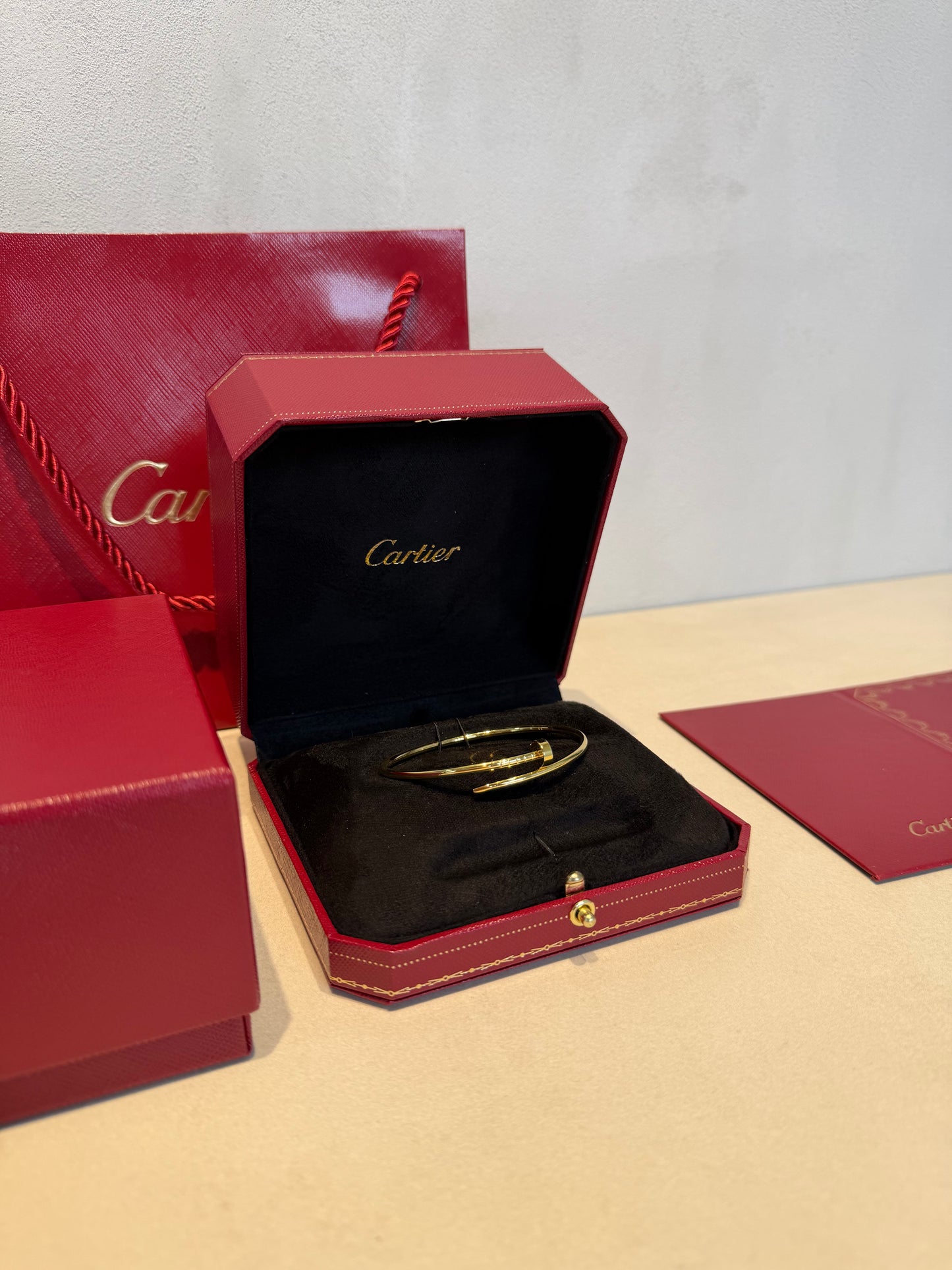 Pulsera CRT dorada- JC - 5005