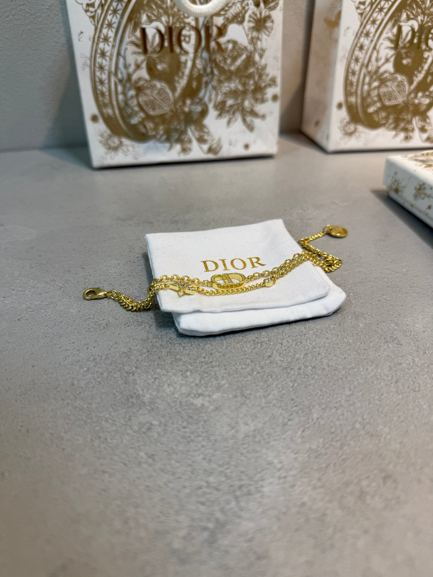 Pulsera CD dorado con estrella