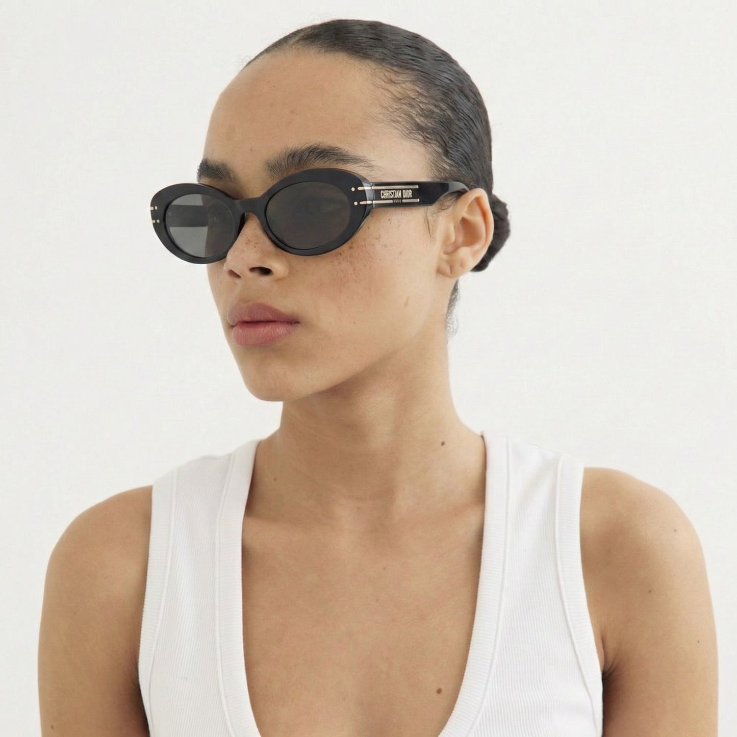 Gafas de Sol CD Cattie – Estilo Icónico y Contemporáneo