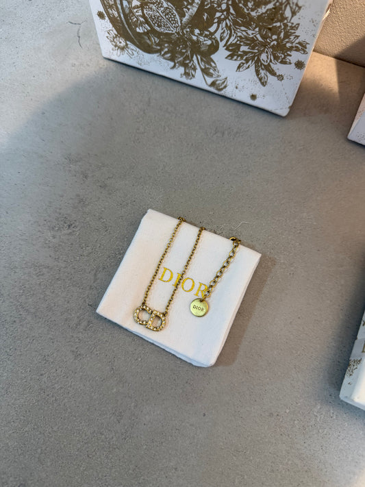 Collar CD logo dorado