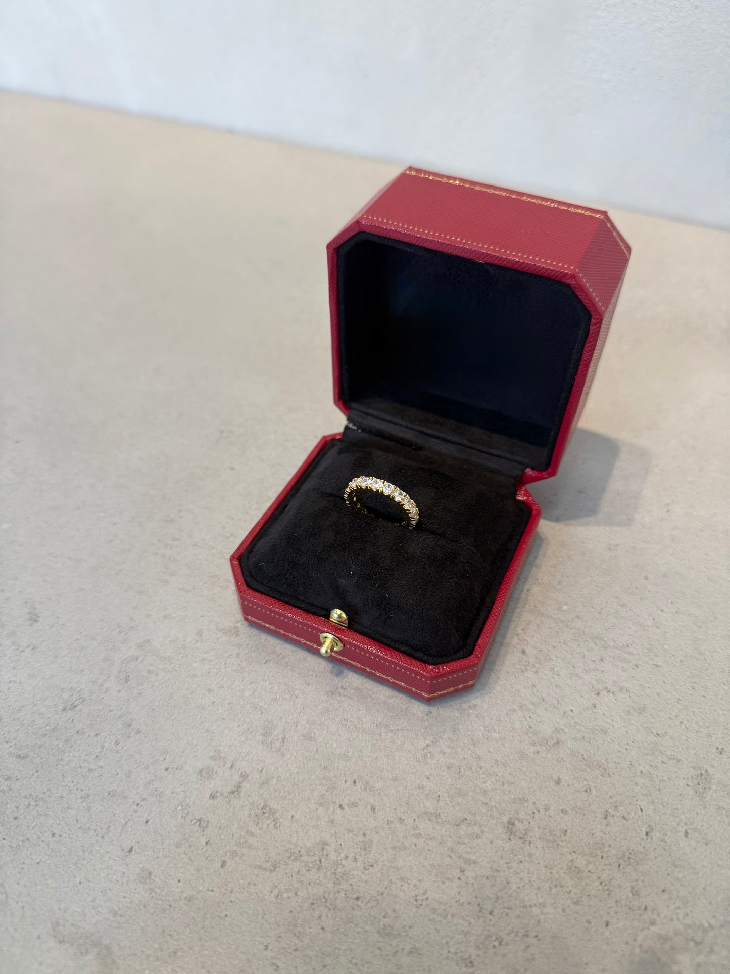 Anillo PAND dorado con zirconias grueso