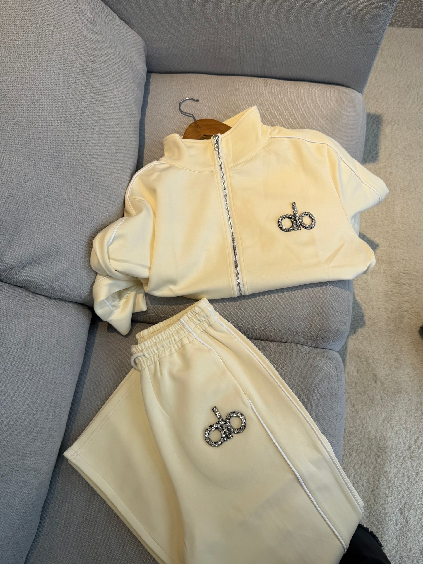 Conjunto alo crema (TALLA M)