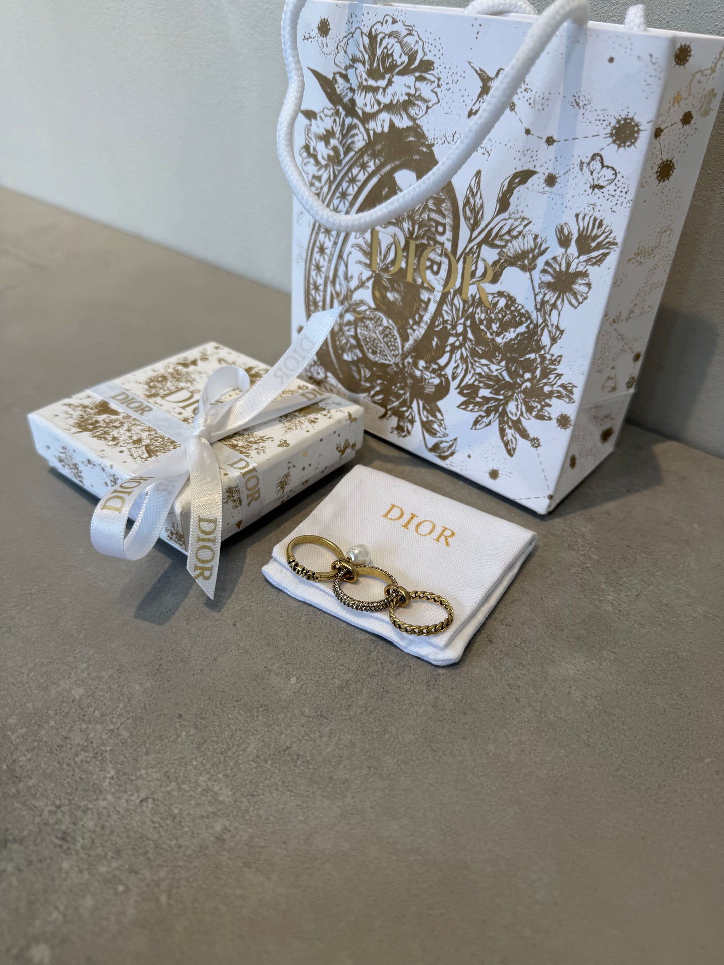 Anillos CD dorados TALLA PENDIENTE