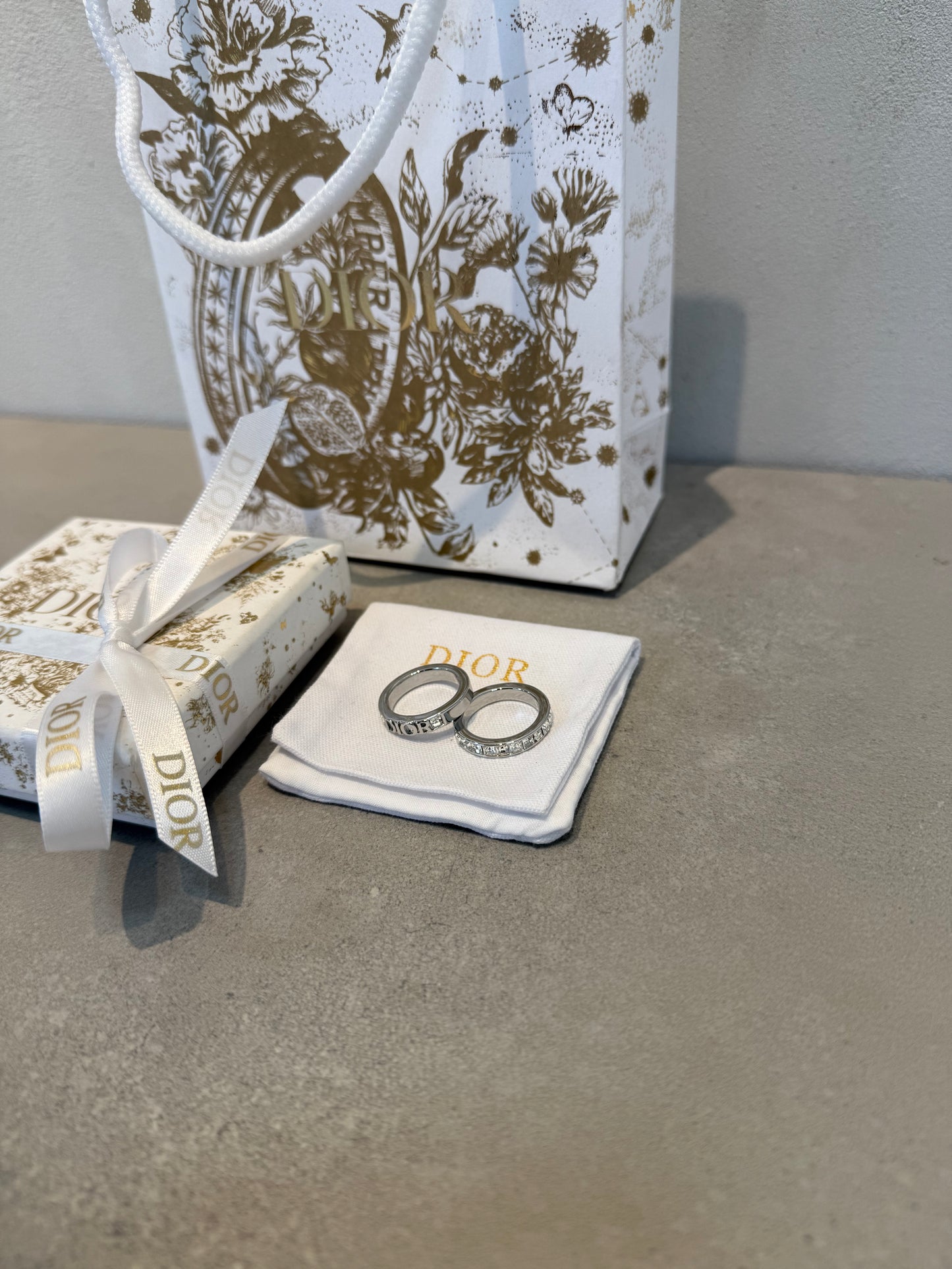 Aretes CD plateados con diamantes TALLA PENDIENTE