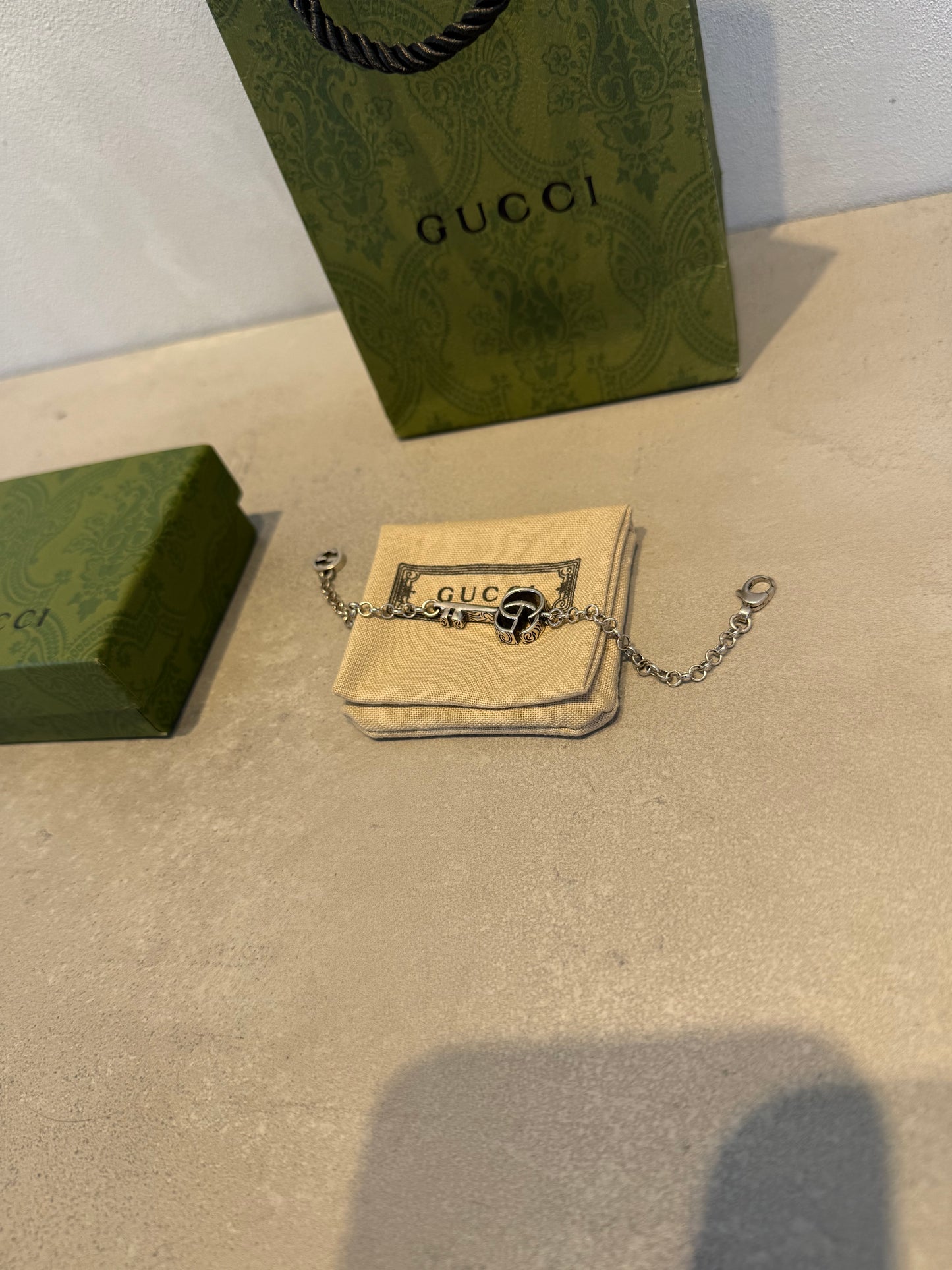 Pulsera GG llave plateada