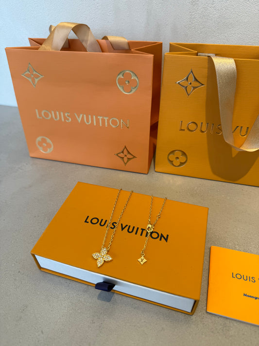 Collar LV logo dorado