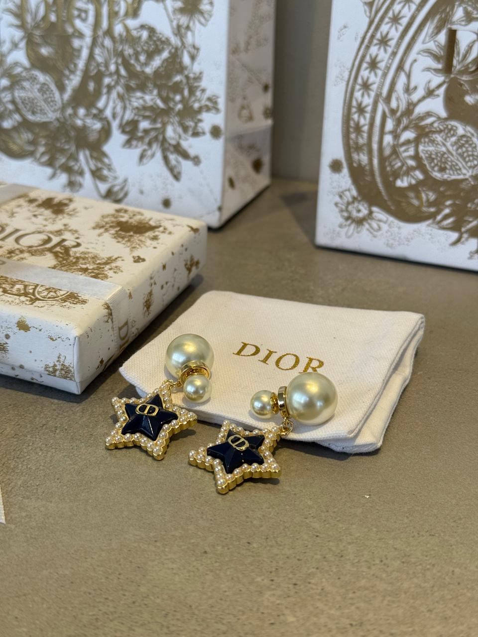 Aretes CD dorados perlas y estrella 5653