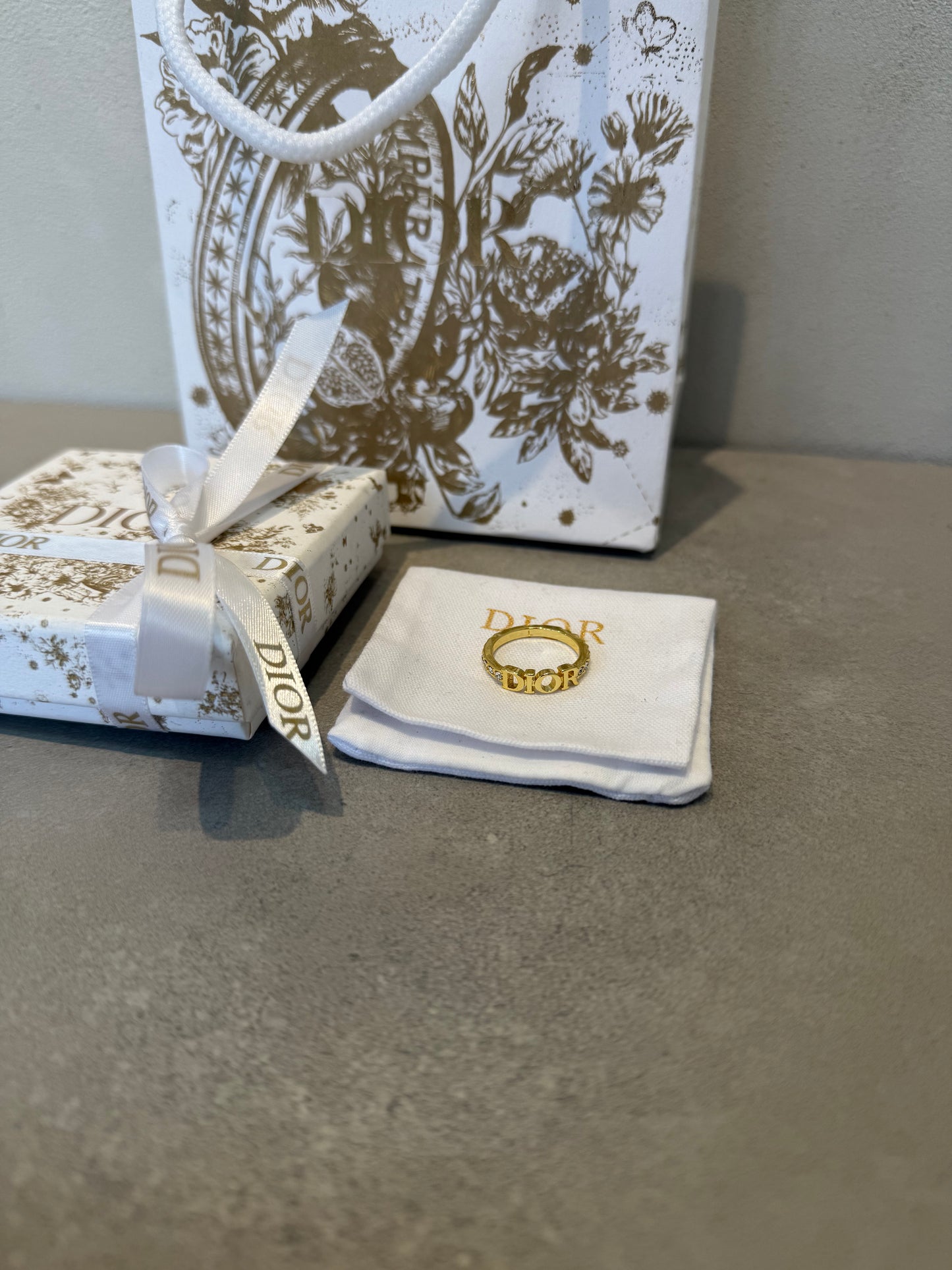 Anillo CD dorados TALLA PENDIENTE