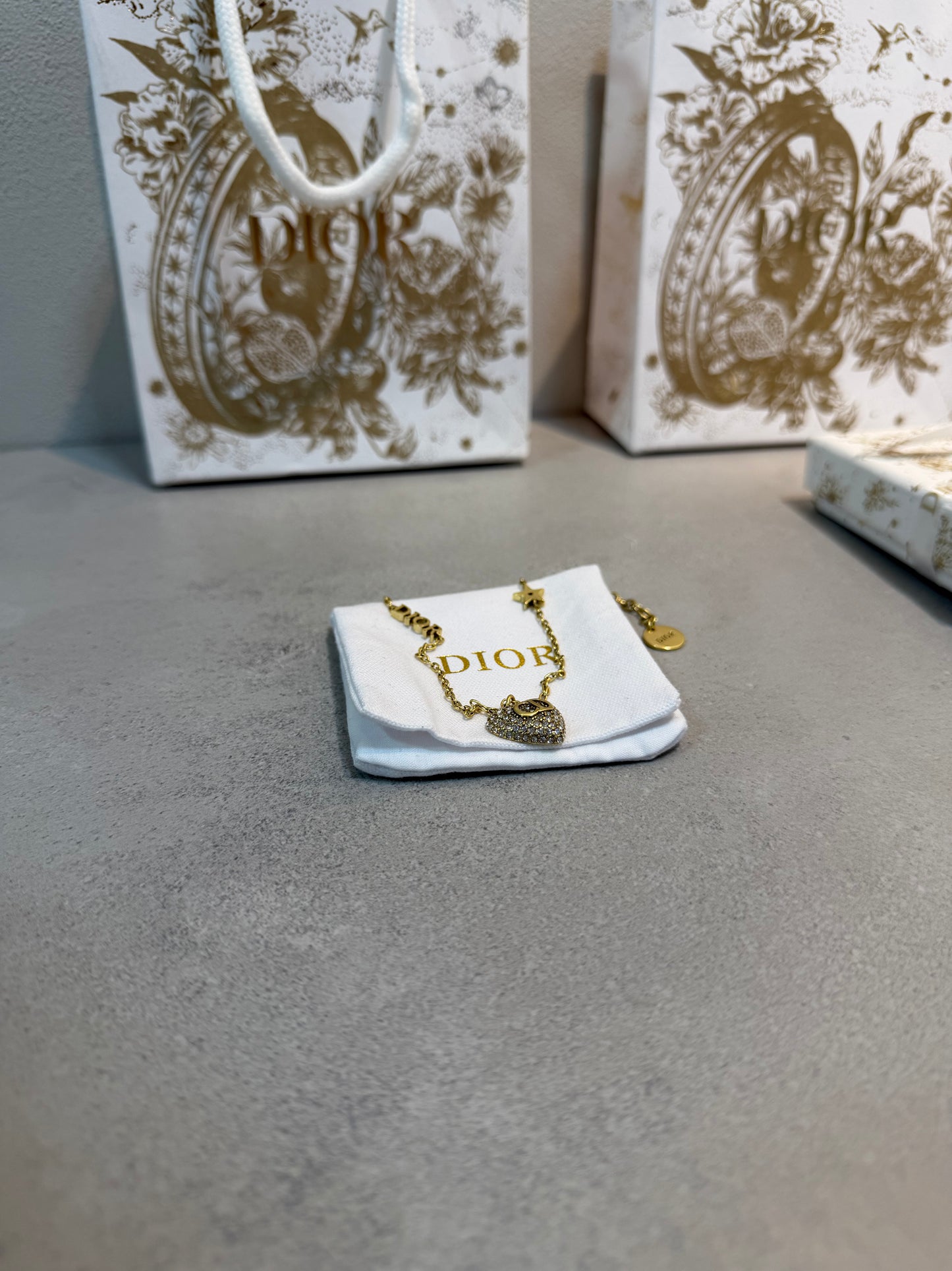 Collar CD corazón con diamantes