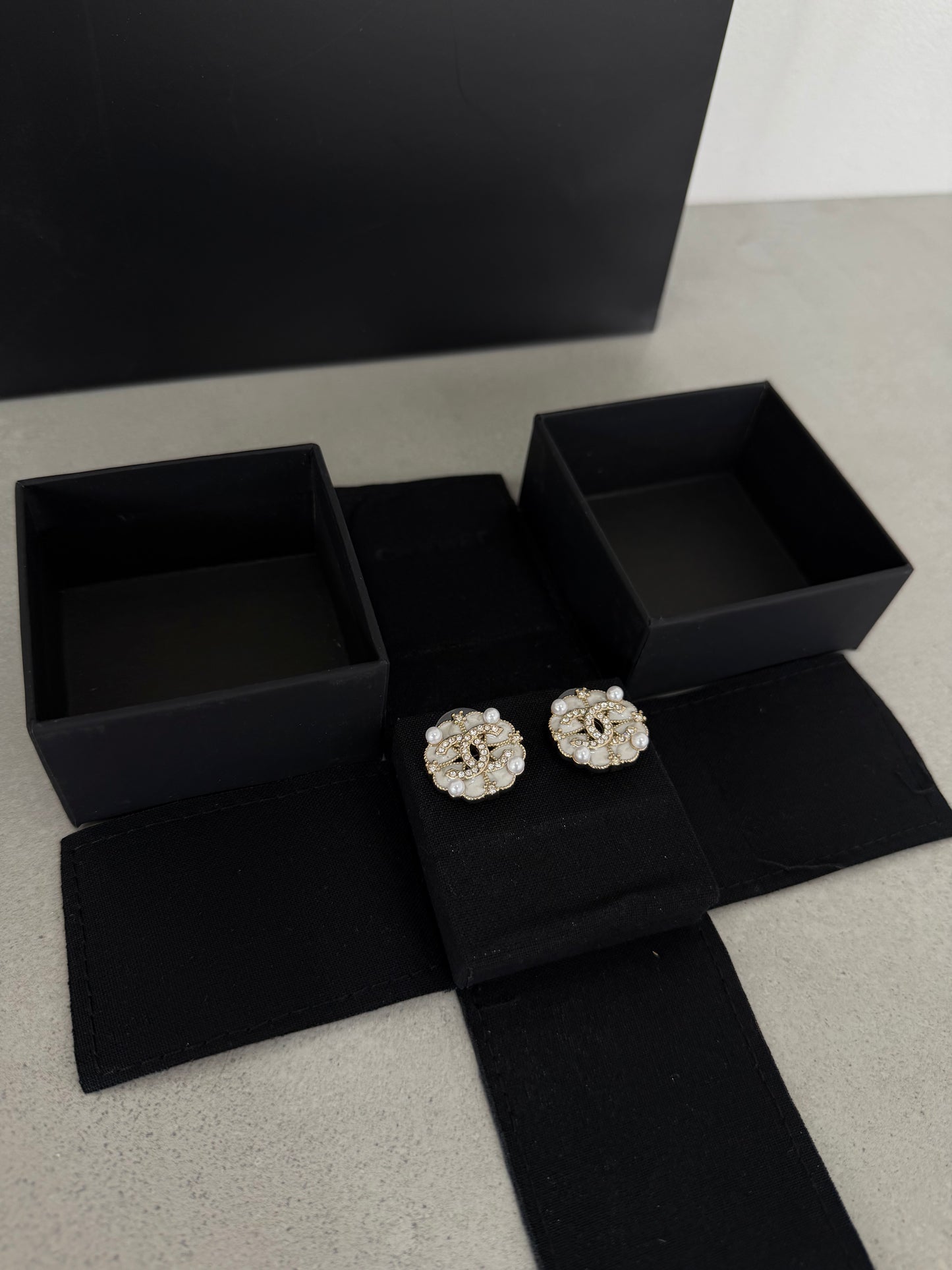 Aretes CC perlas y diamantes