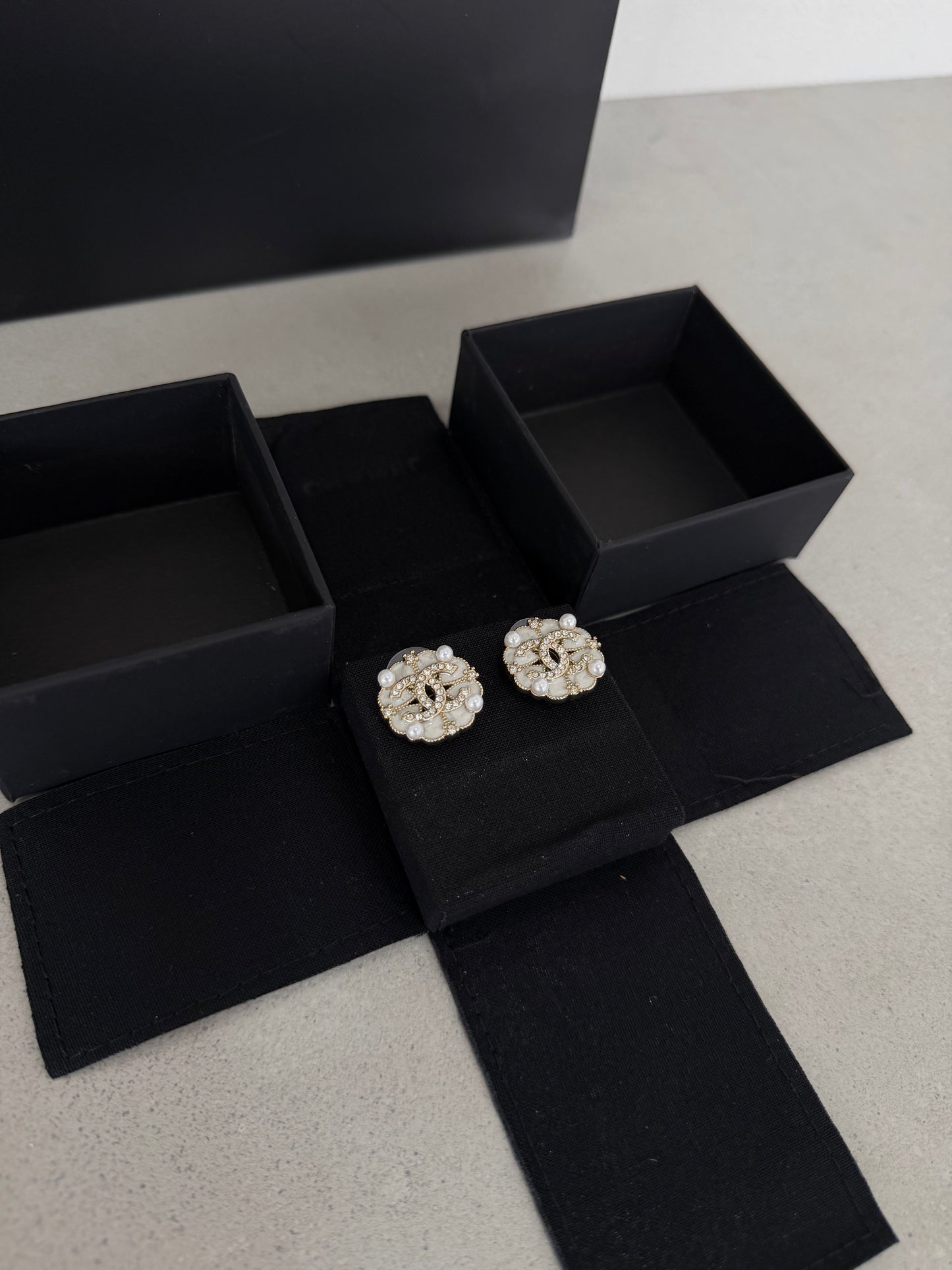 Aretes CC perlas y diamantes