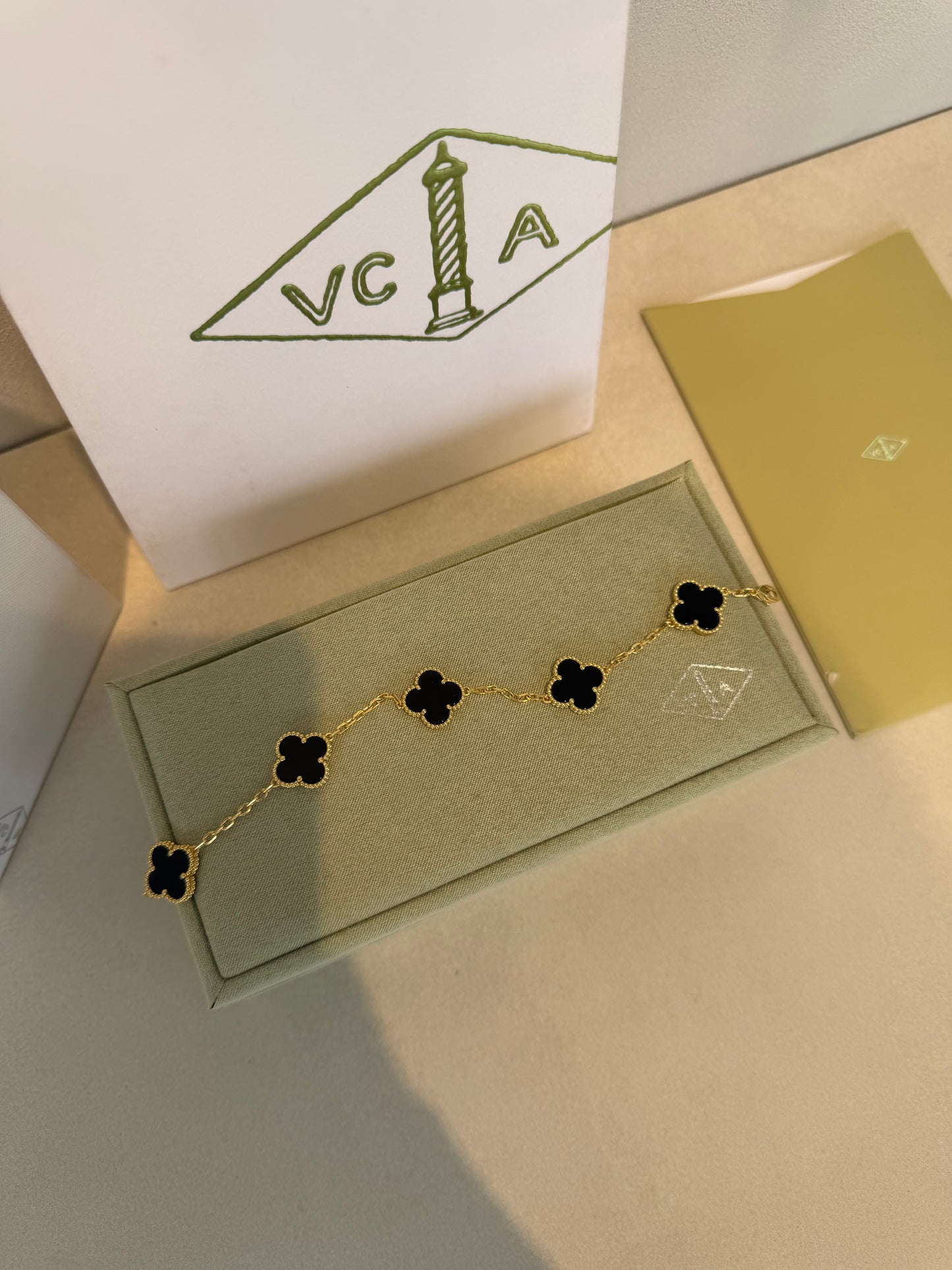 Pulsera VCA negra