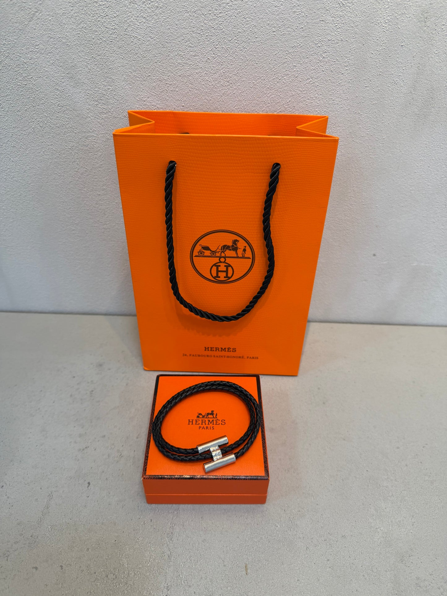 Pulsera HER negra y plata -5267