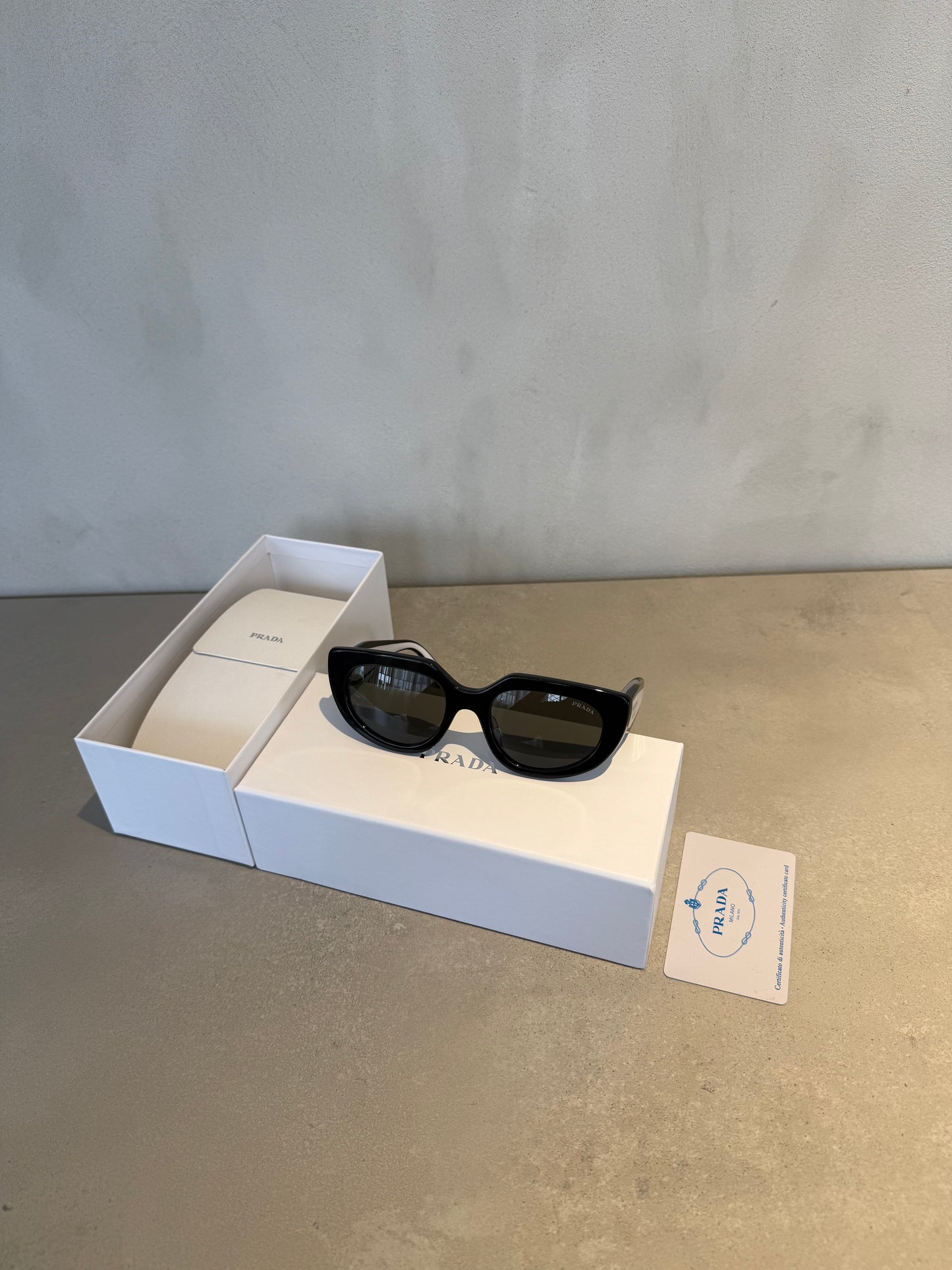Gafas de sol PR negro y blanco 5670