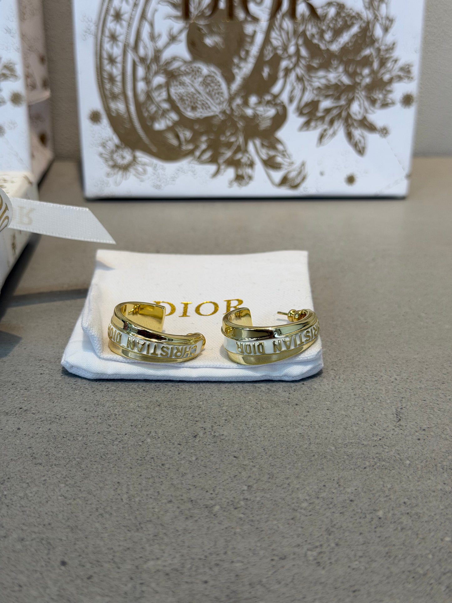 Aretes CD Argolla blanca