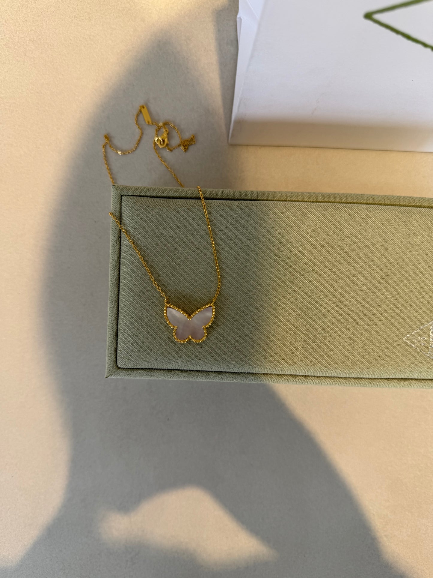 Collar VCA mariposa grande