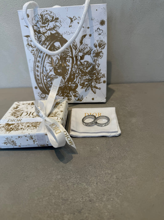 Aretes CD plateados con diamantes TALLA PENDIENTE