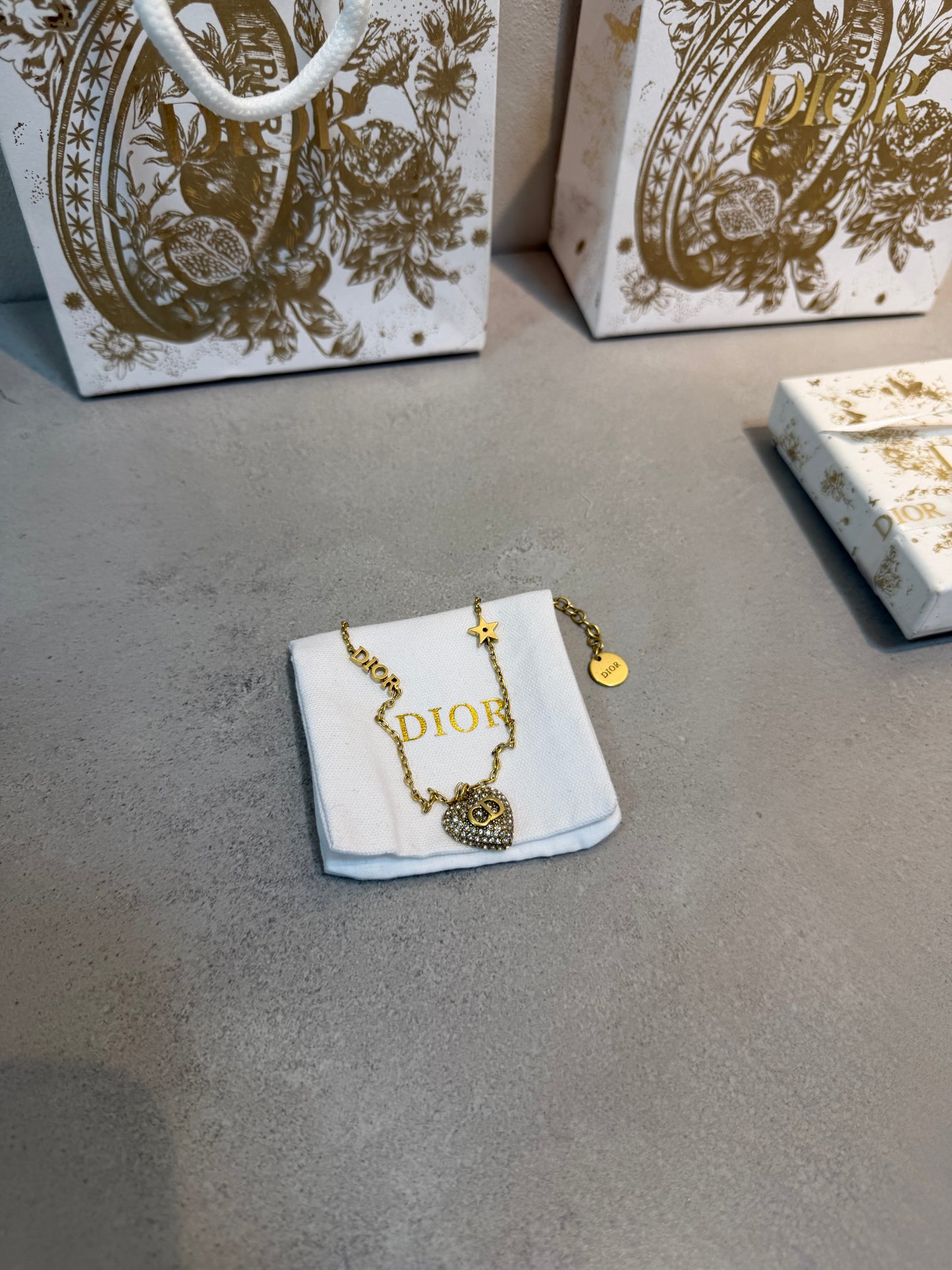 Collar CD corazón con diamantes