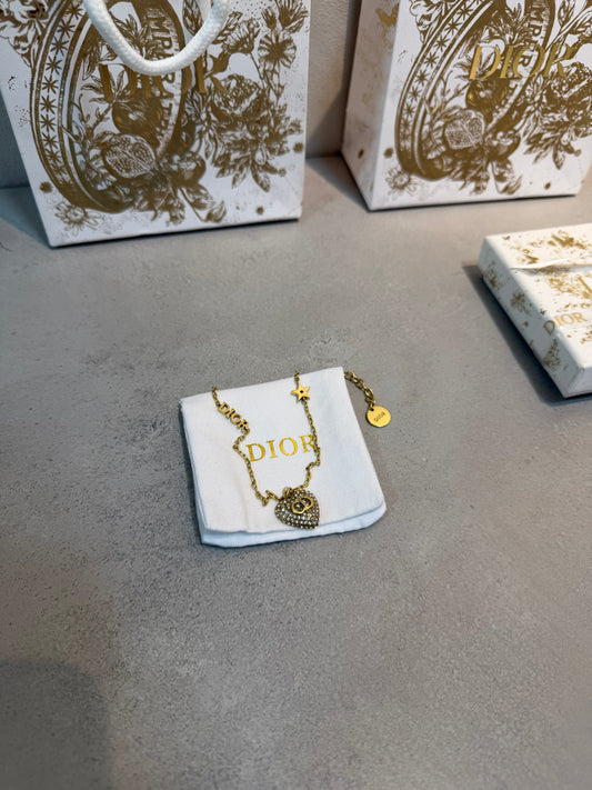 Collar CD corazón con diamantes