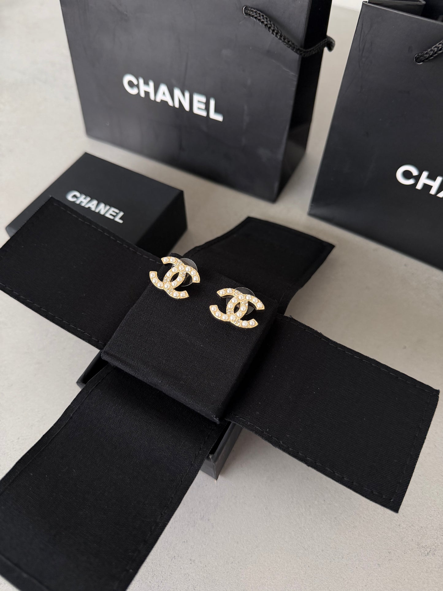 Aretes CC perlas y diamantes