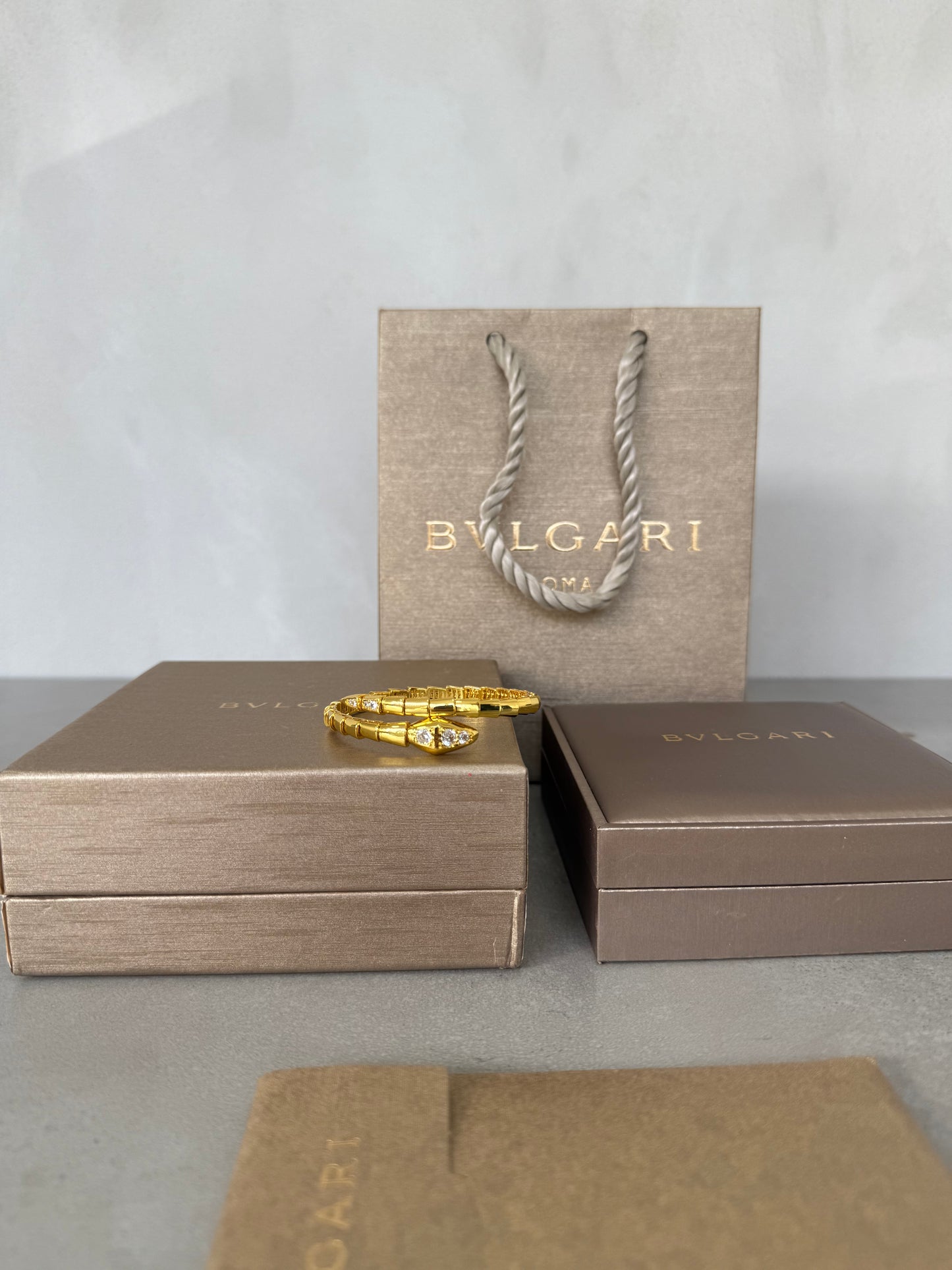 Pulsera BLG dorada - 5458