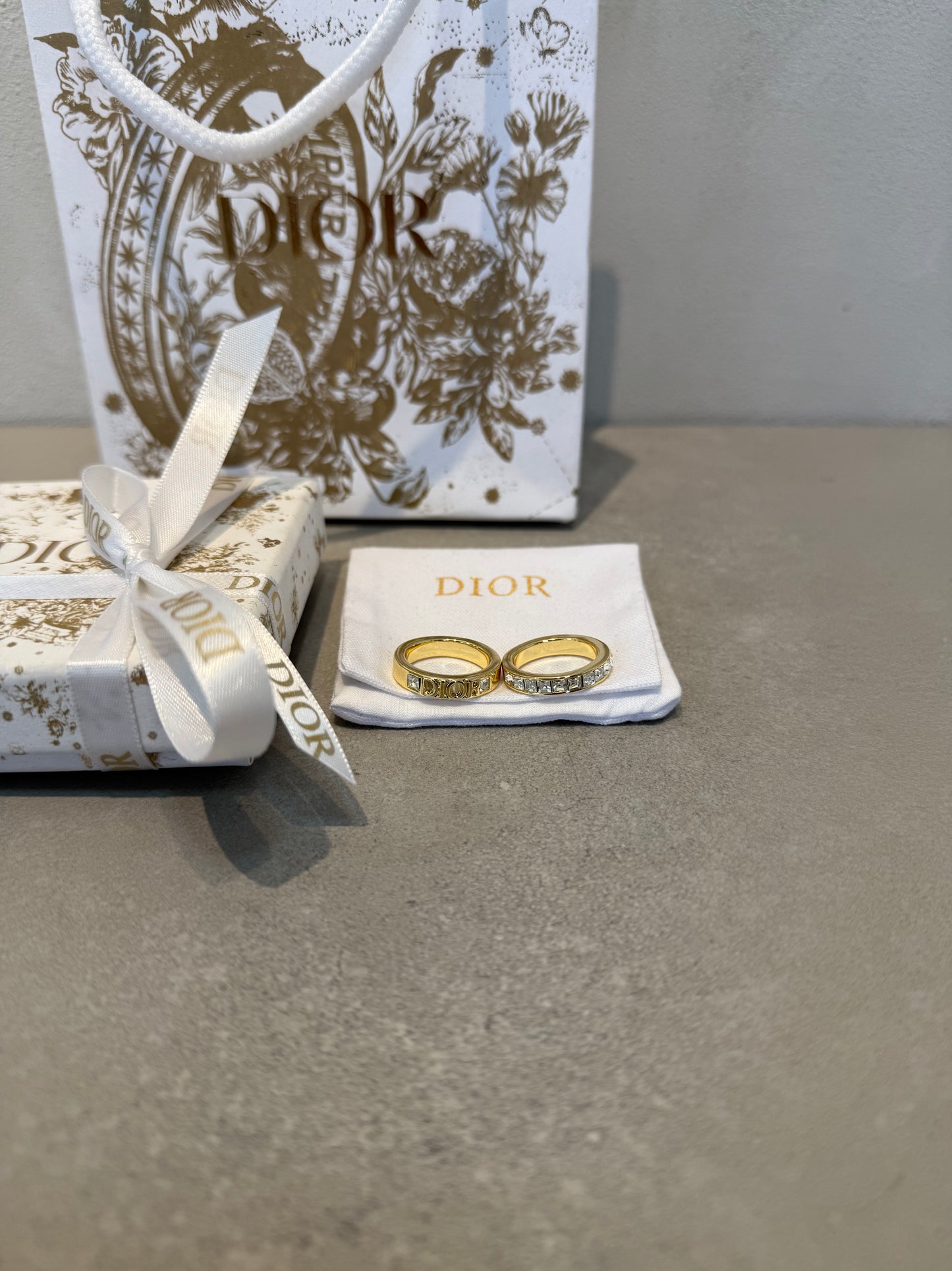 Anillos CD dorado y diamante TALLA PENDIENTE