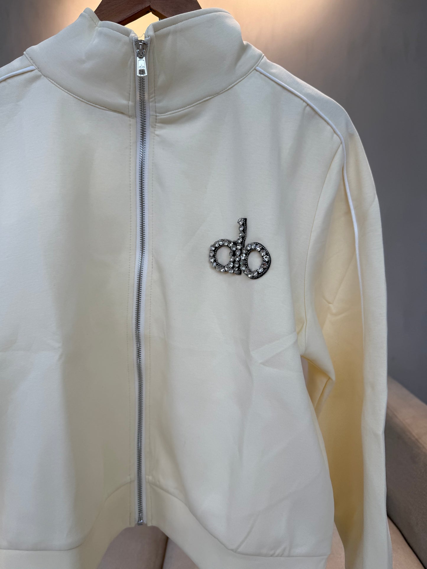 Conjunto alo crema (TALLA M)