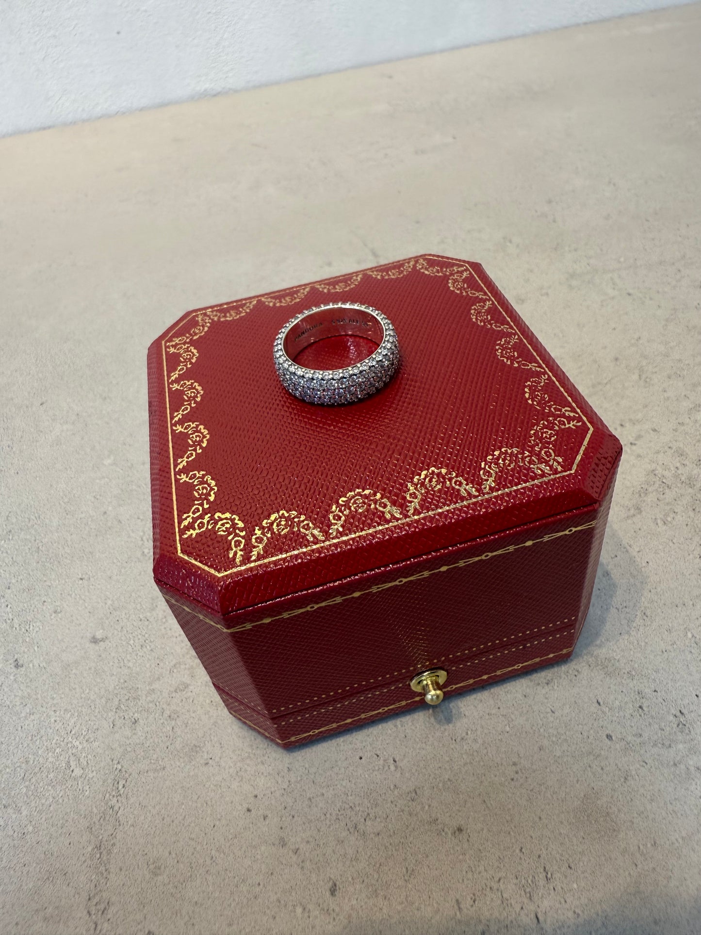 Anillo Pandora zirconias grueso