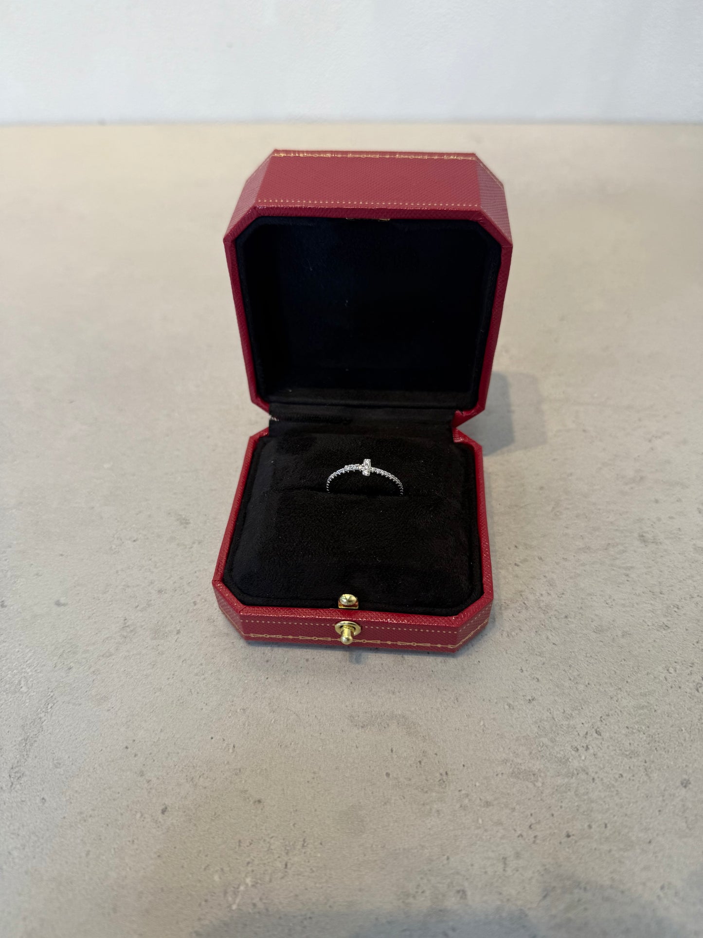 Anillo TIF plateado con zirconias -5181