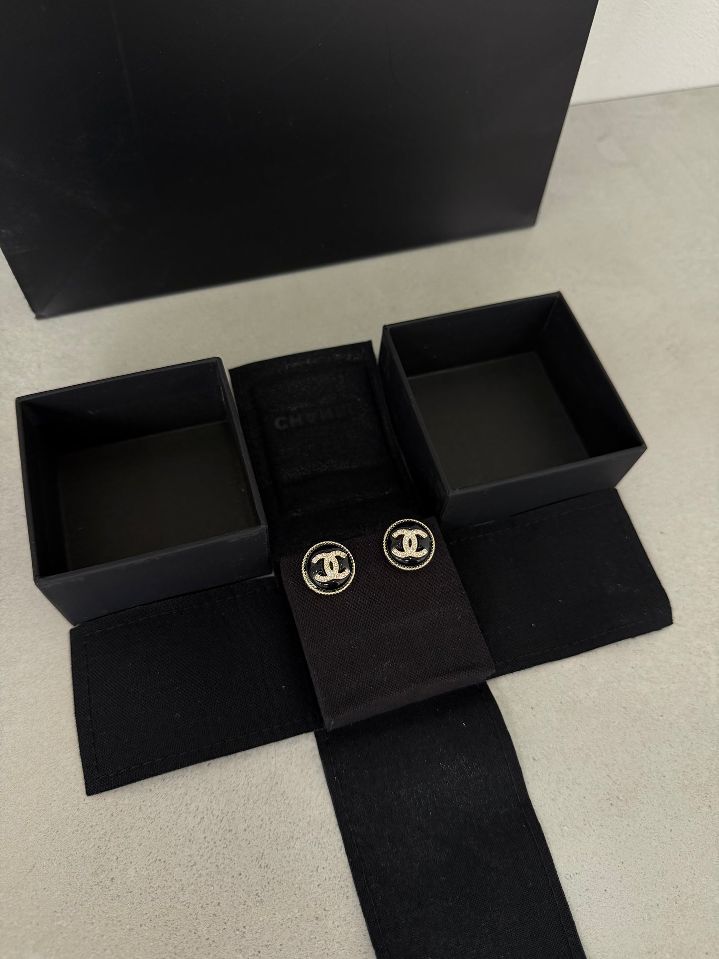 Aretes CC círculo ónix