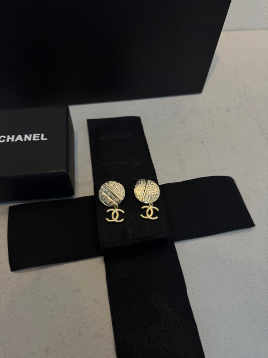 Aretes CC dorados círculo -5113