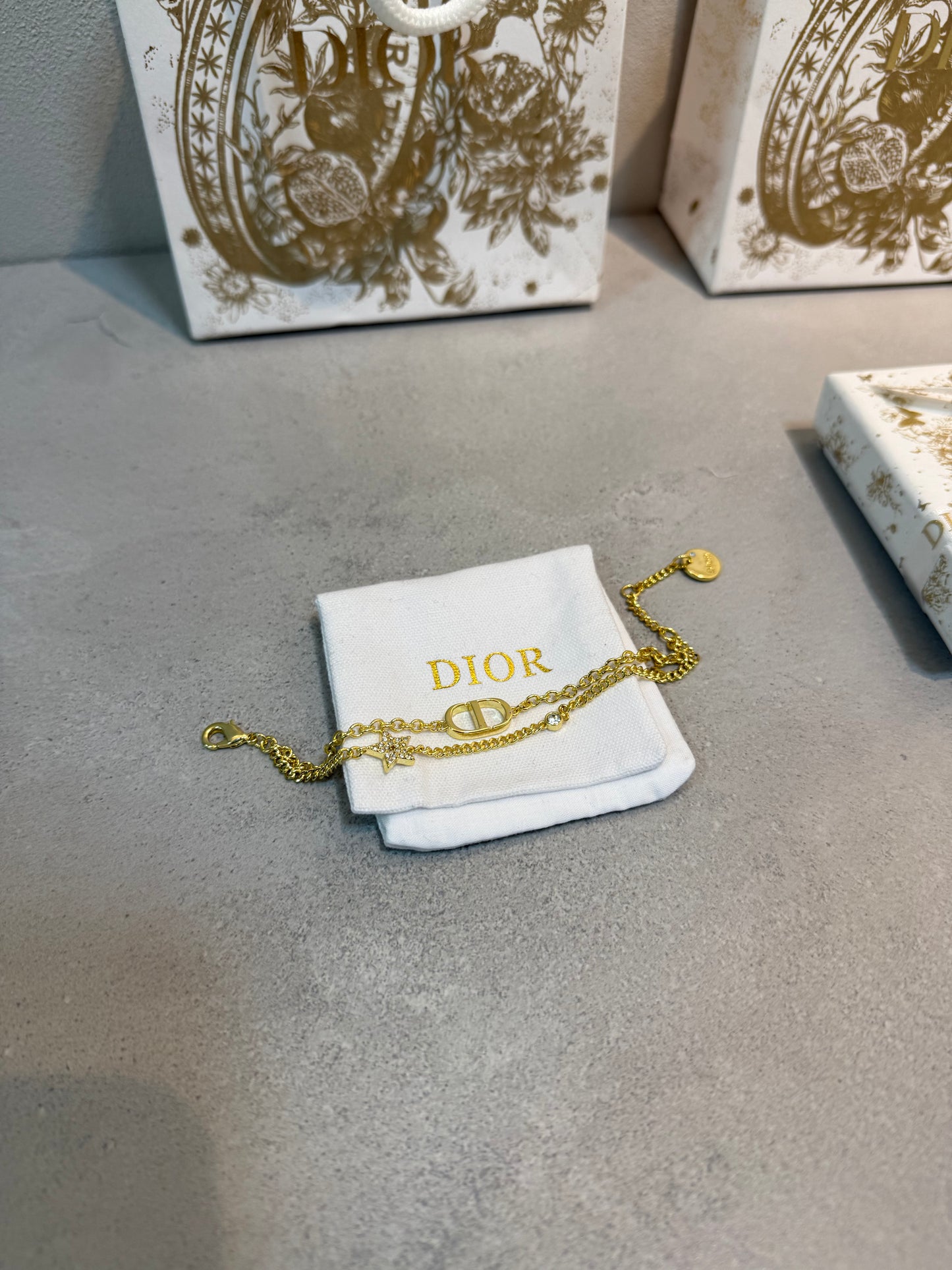 Pulsera CD dorado con estrella