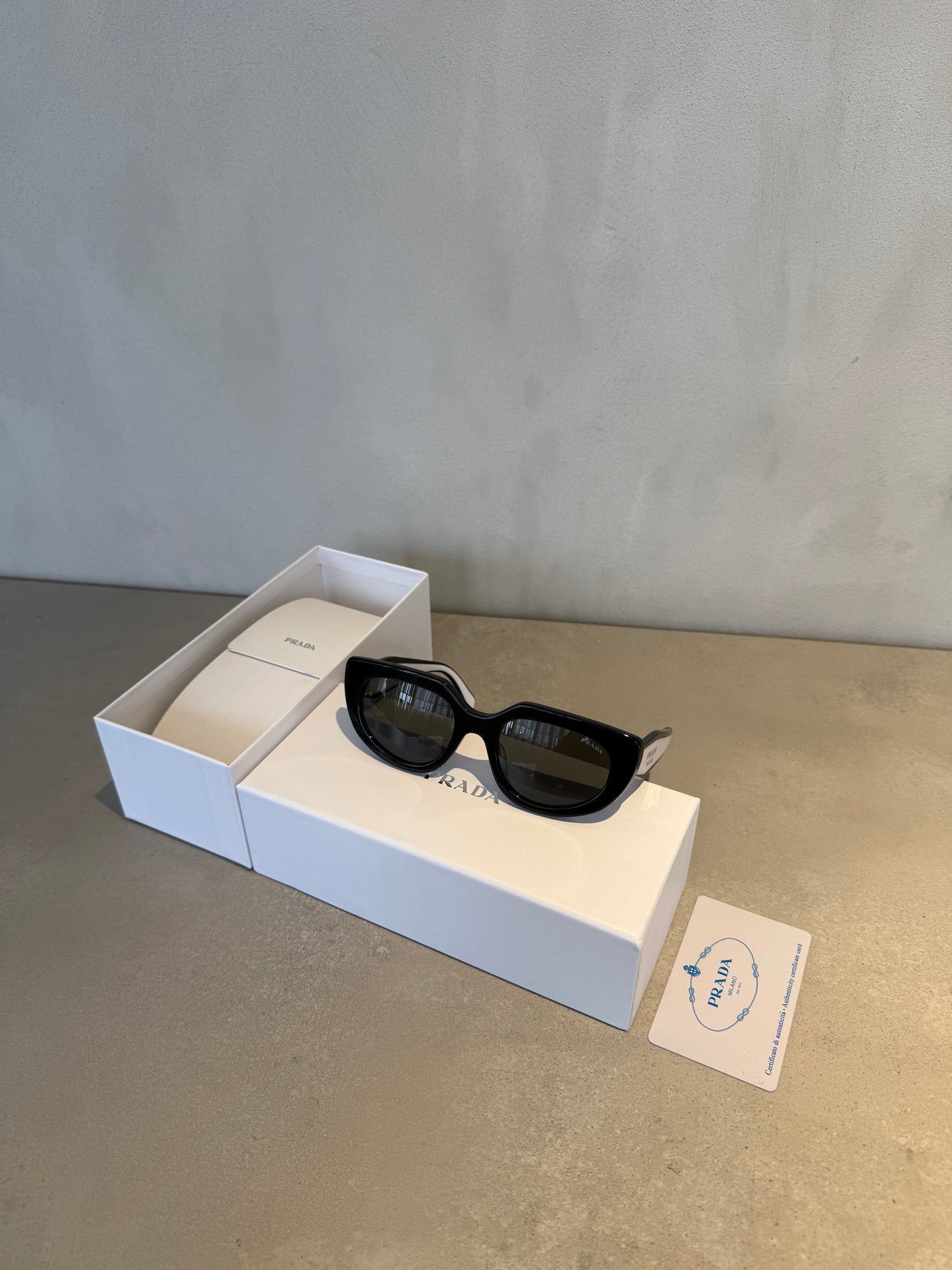 Gafas de sol PR negro y blanco 5670