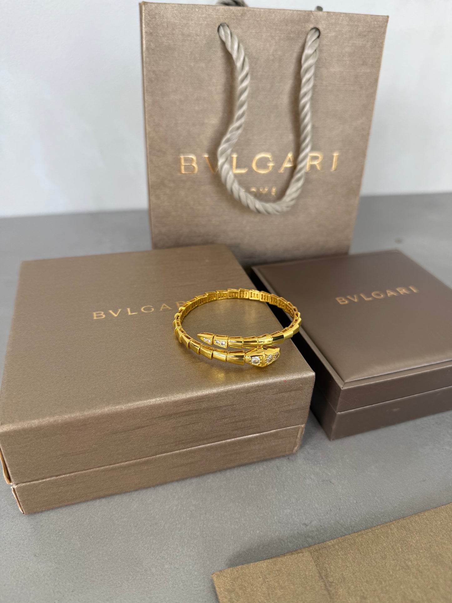 Pulsera BLG dorada - 5458